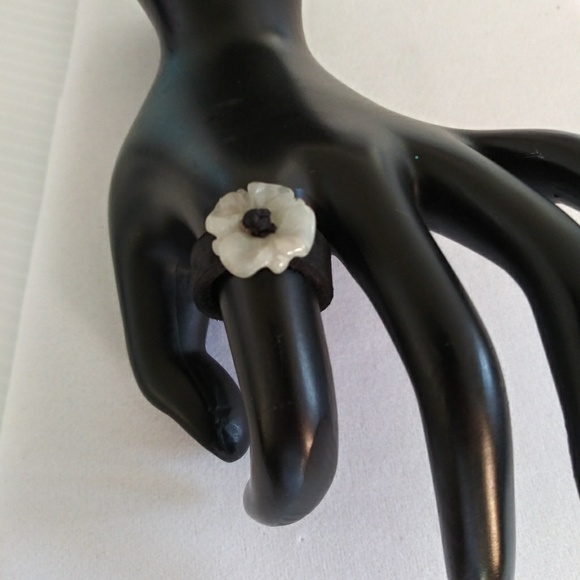 Leather Band Jade flower Ring - Picture 2 of 8